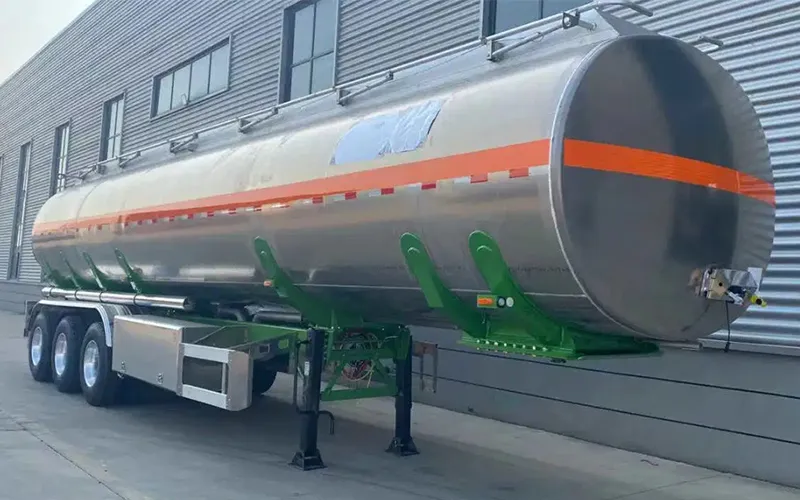 45000-litrska aluminijasta prikolica cisterna